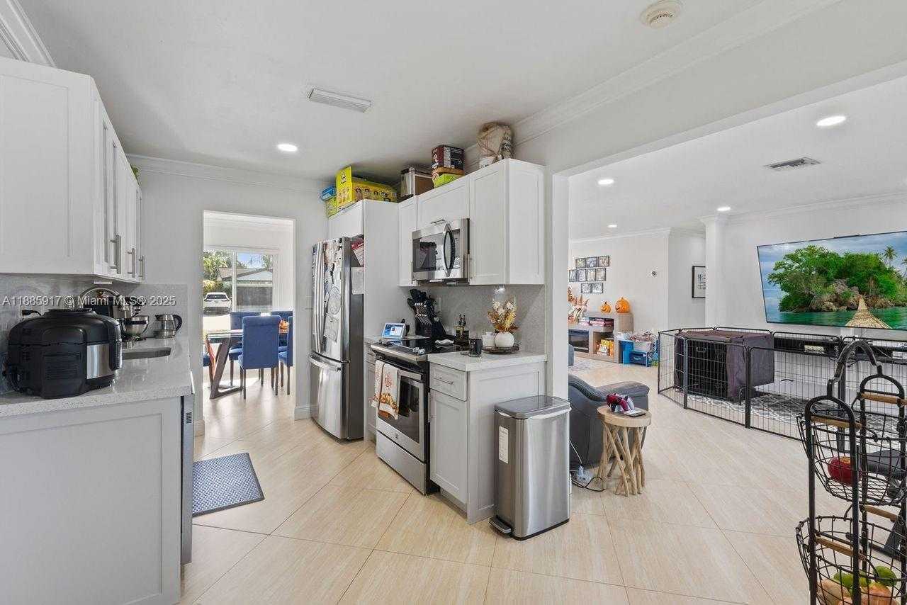Small Image of 11220 SOUTH WEST 99TH CT, Miami Number 25