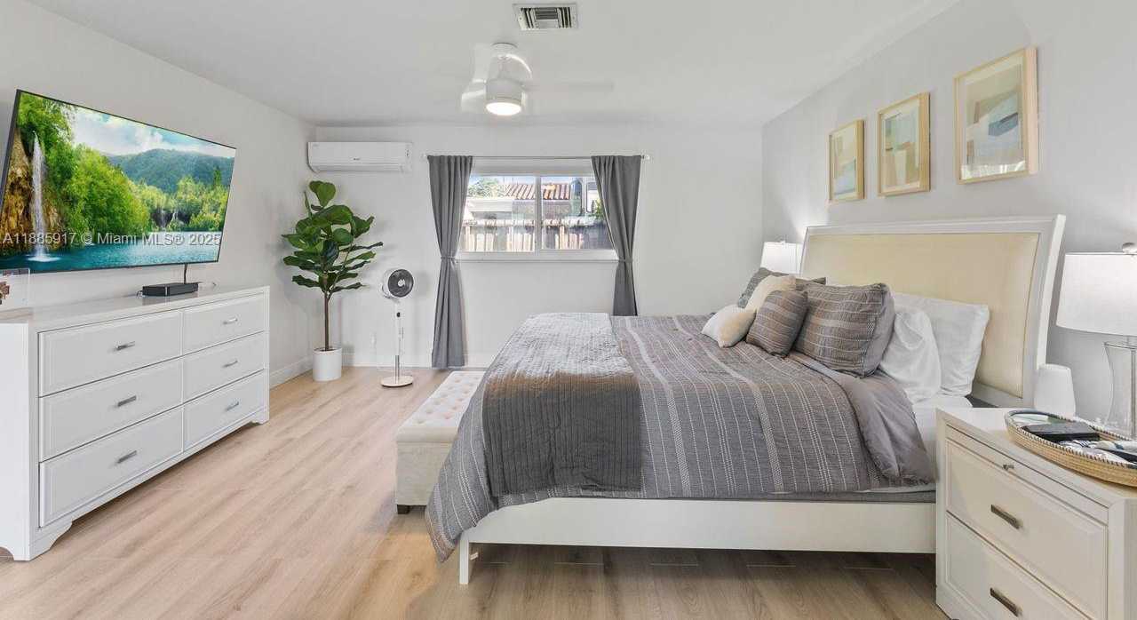 Small Image of 11220 SOUTH WEST 99TH CT, Miami Number 26
