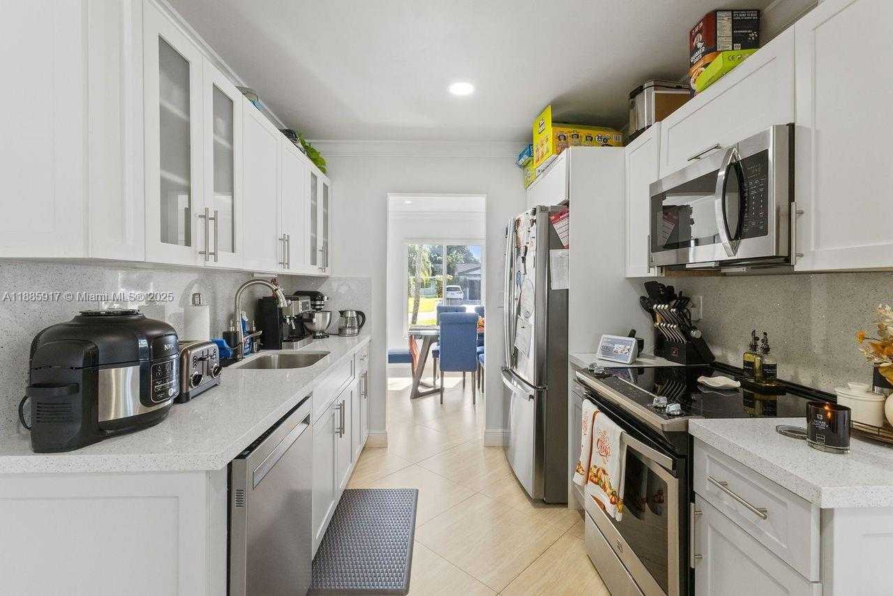 Small Image of 11220 SOUTH WEST 99TH CT, Miami Number 31
