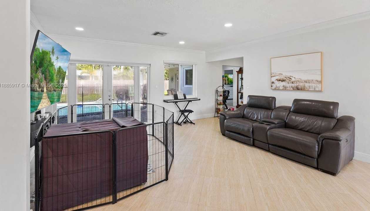Small Image of 11220 SOUTH WEST 99TH CT, Miami Number 32