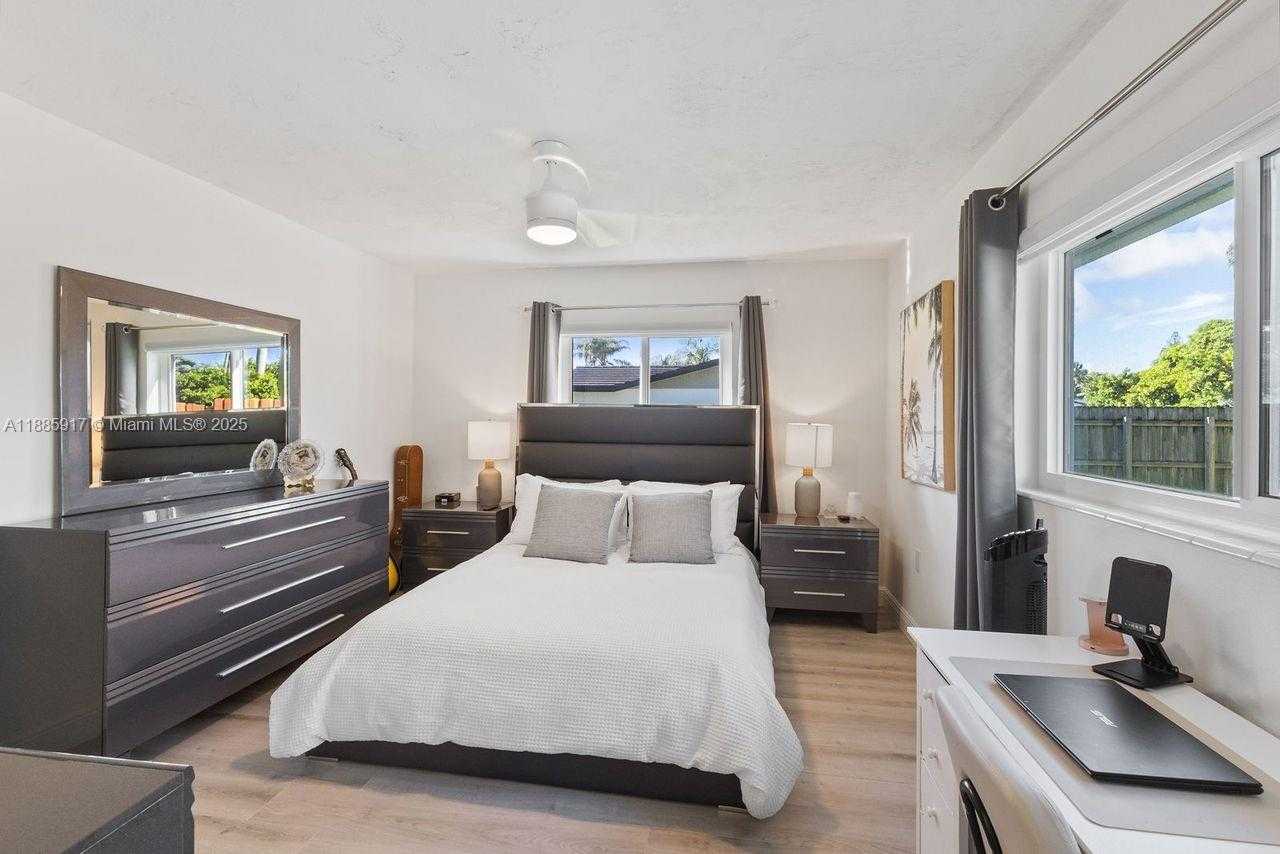 Small Image of 11220 SOUTH WEST 99TH CT, Miami Number 35