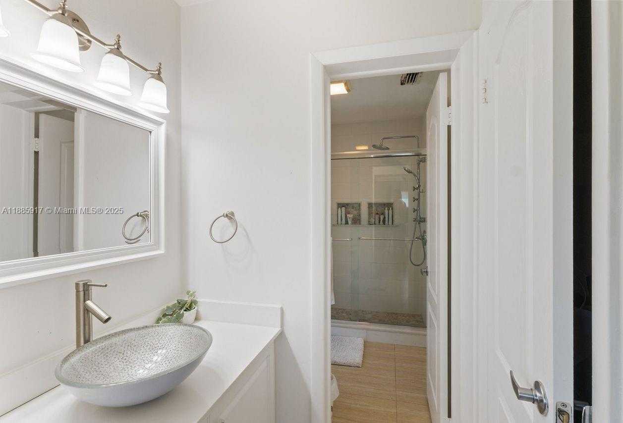 Small Image of 11220 SOUTH WEST 99TH CT, Miami Number 39