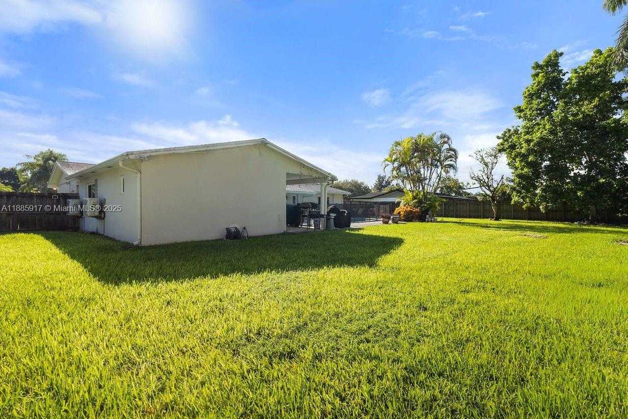 Small Image of 11220 SOUTH WEST 99TH CT, Miami Number 5
