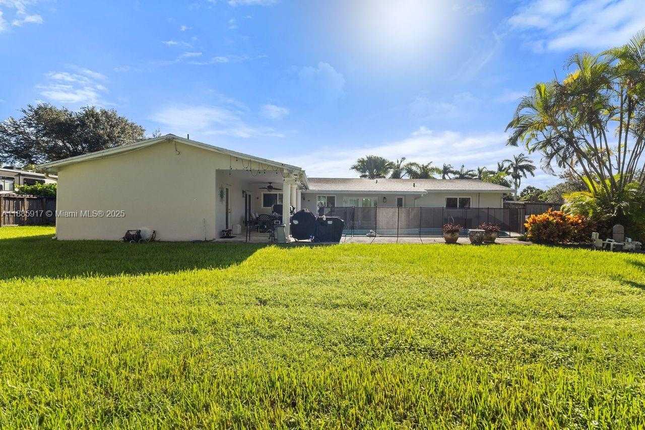Small Image of 11220 SOUTH WEST 99TH CT, Miami Number 7