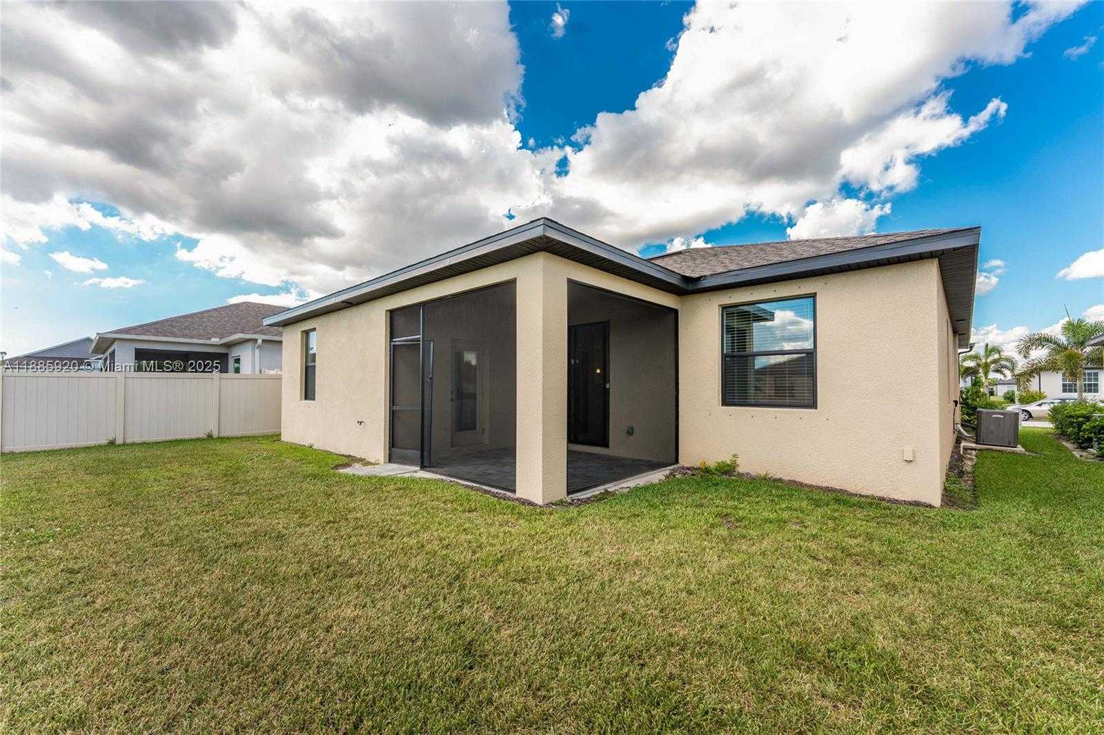 Small Image of 16851 CAYO KEY DR, Port Charlotte Number 26