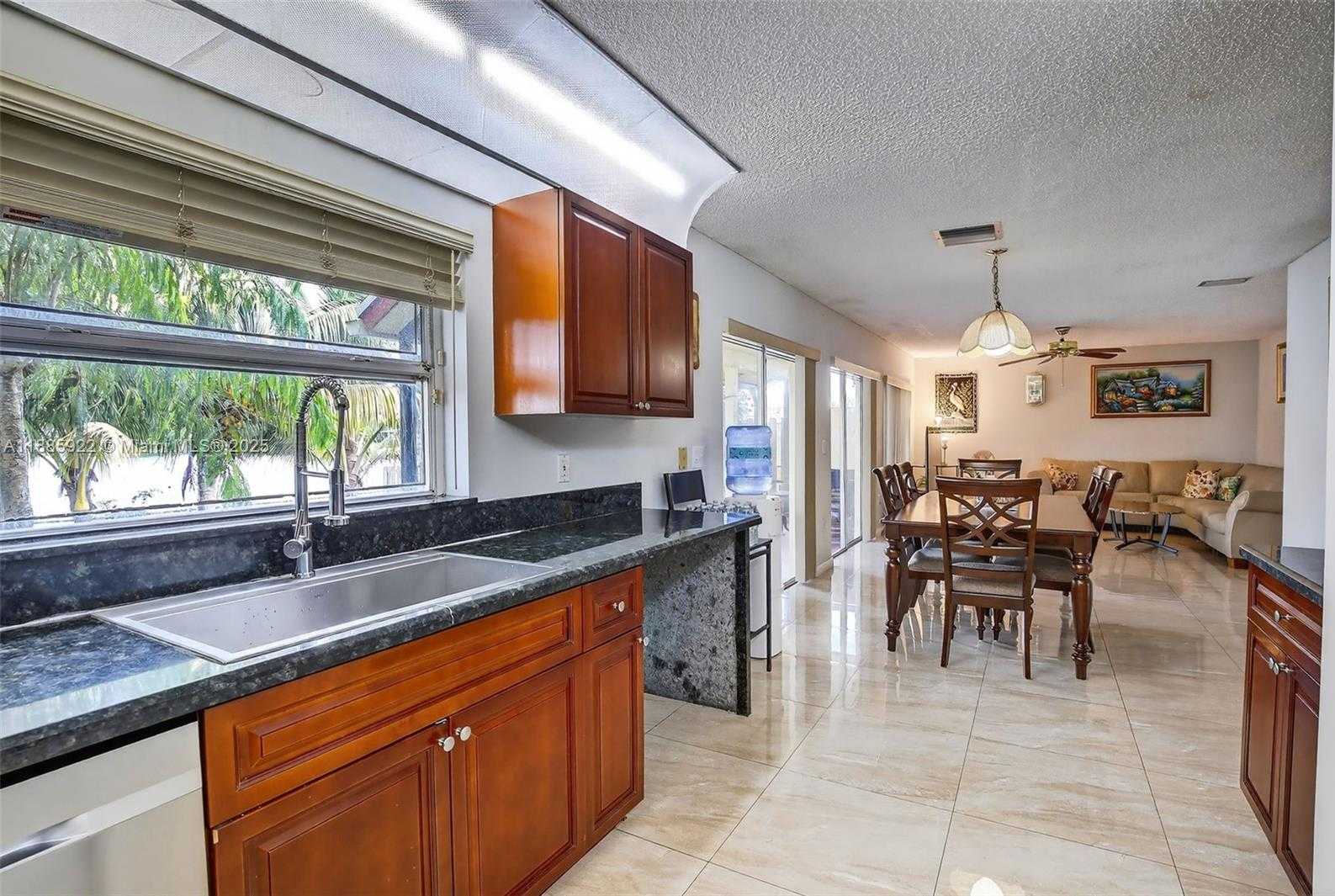 Small Image of 1001 SOUTH WEST 100TH TER, Pembroke Pines Number 11