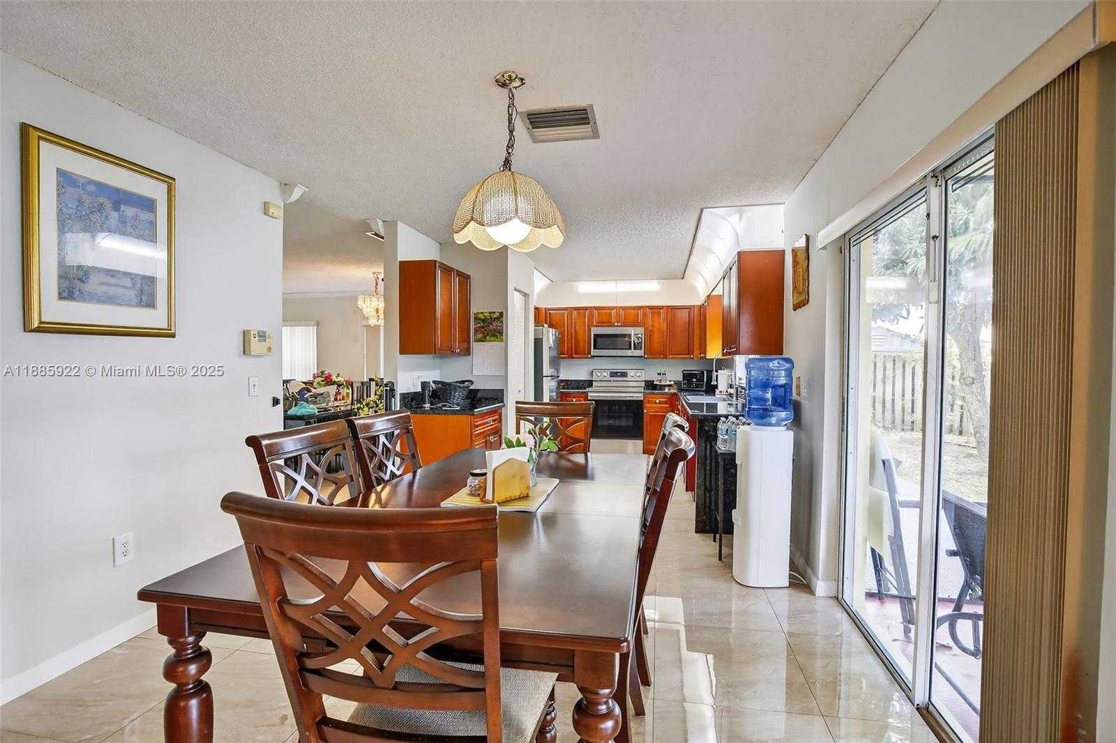 Small Image of 1001 SOUTH WEST 100TH TER, Pembroke Pines Number 16