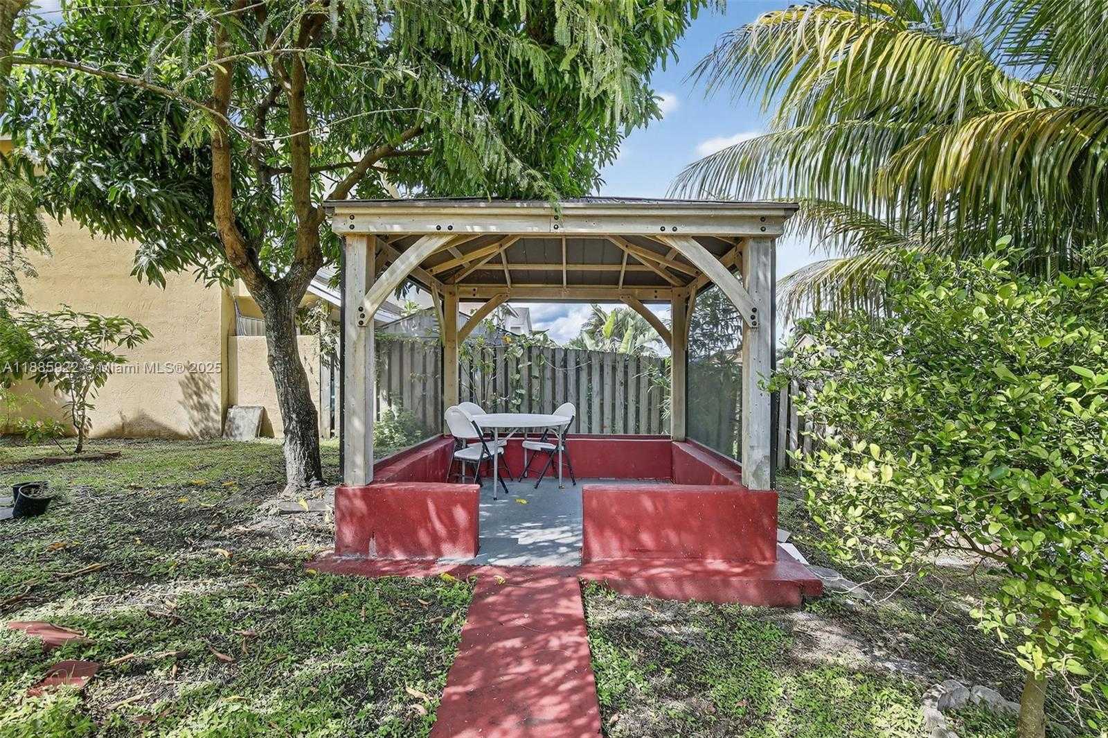 Small Image of 1001 SOUTH WEST 100TH TER, Pembroke Pines Number 53