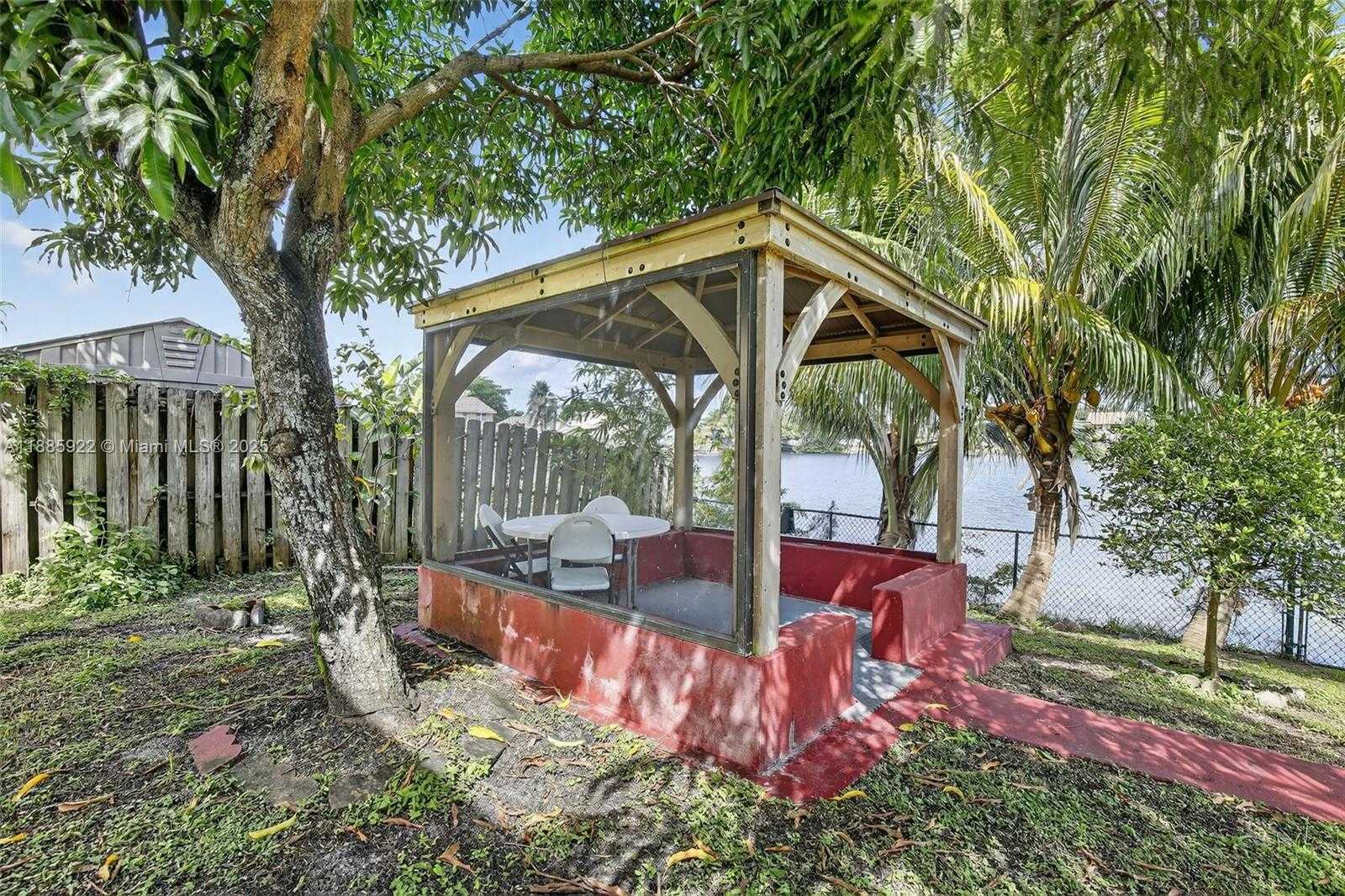 Small Image of 1001 SOUTH WEST 100TH TER, Pembroke Pines Number 54