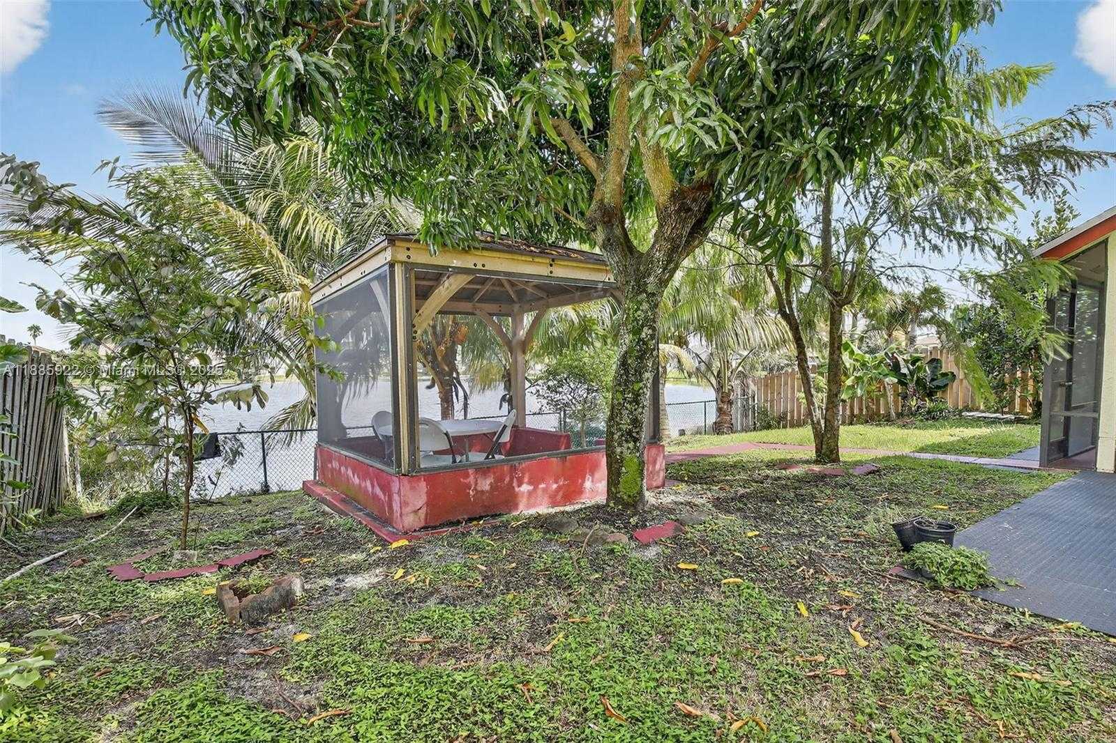 Small Image of 1001 SOUTH WEST 100TH TER, Pembroke Pines Number 55