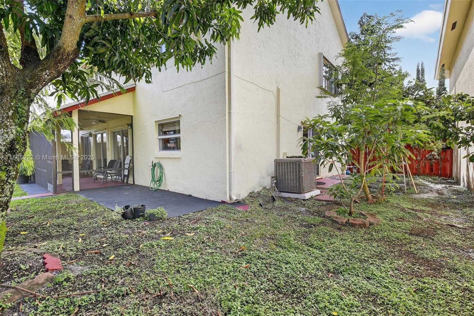Small Image of 1001 SOUTH WEST 100TH TER, Pembroke Pines Number 56