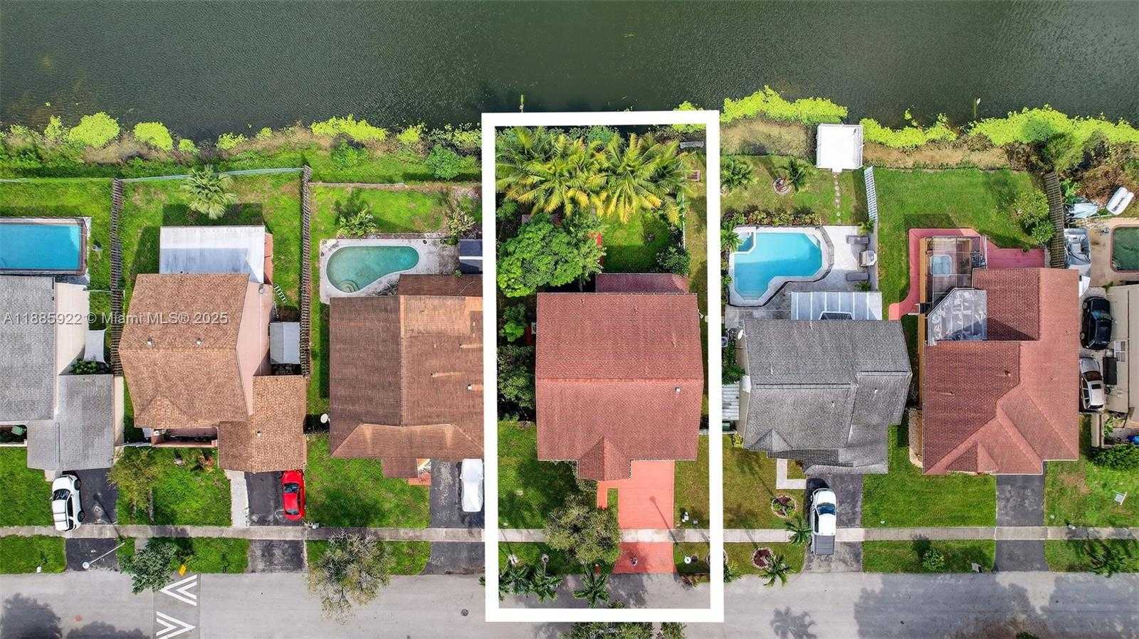 Small Image of 1001 SOUTH WEST 100TH TER, Pembroke Pines Number 65