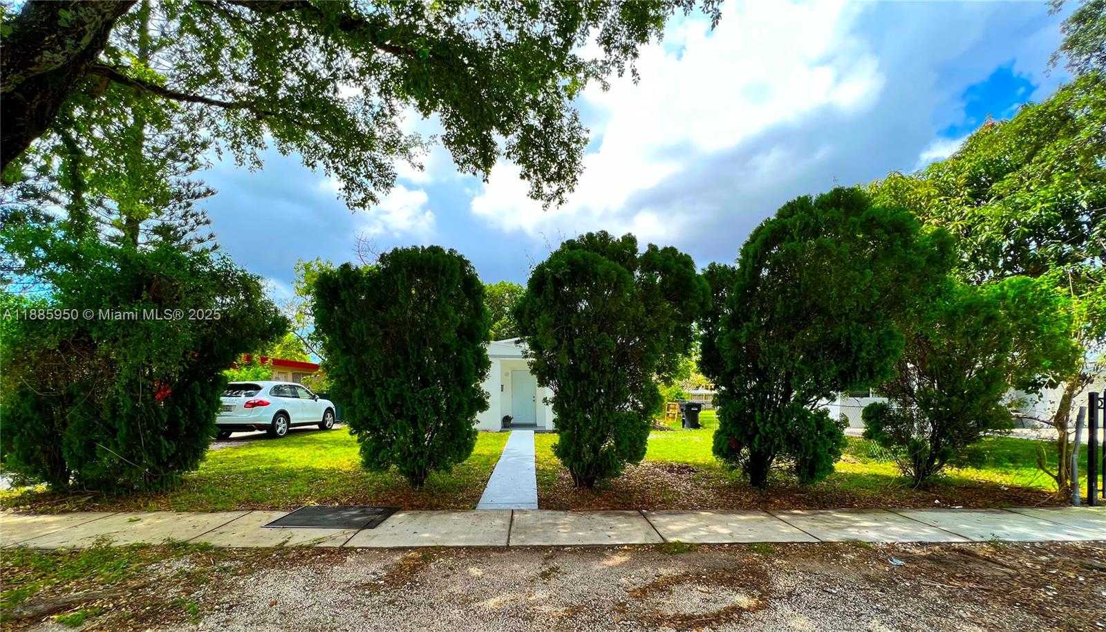 Small Image of 140 NORTH WEST 124TH ST, North Miami Number 11
