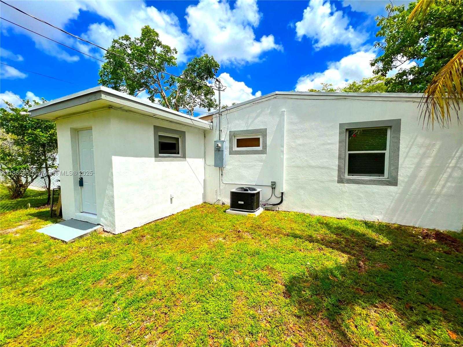 Small Image of 140 NORTH WEST 124TH ST, North Miami Number 12