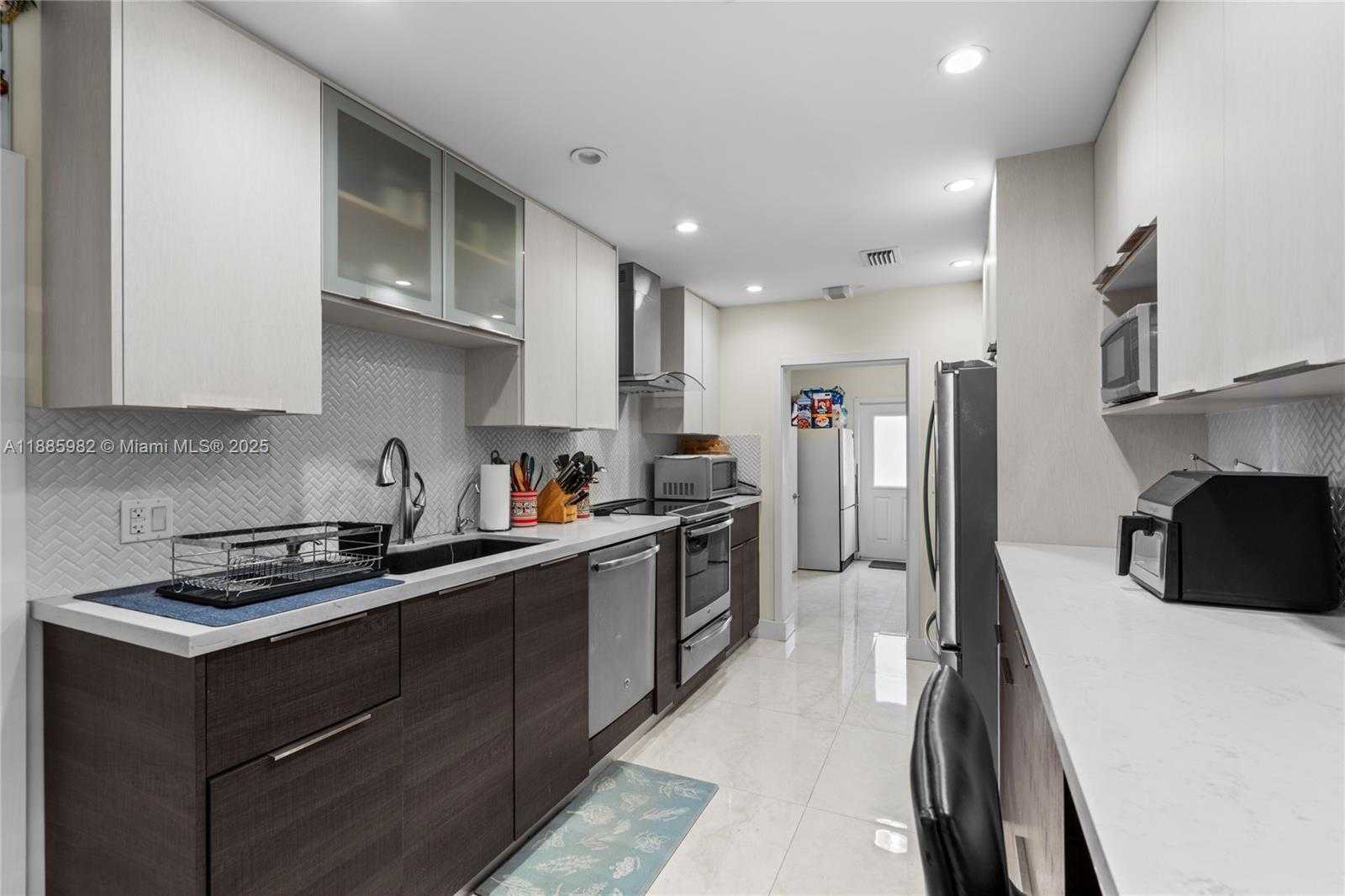Small Image of 5430 WEST 14TH AVE, Hialeah Number 12