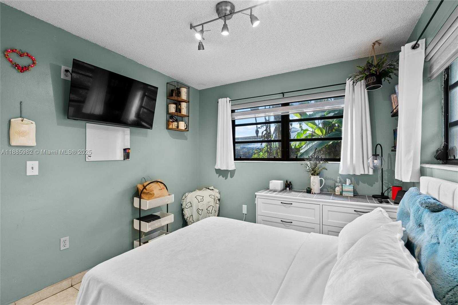 Small Image of 5430 WEST 14TH AVE, Hialeah Number 24