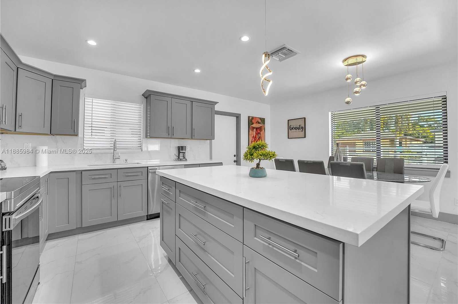 Small Image of 2221 CHARLESTON ST, Hollywood Number 11
