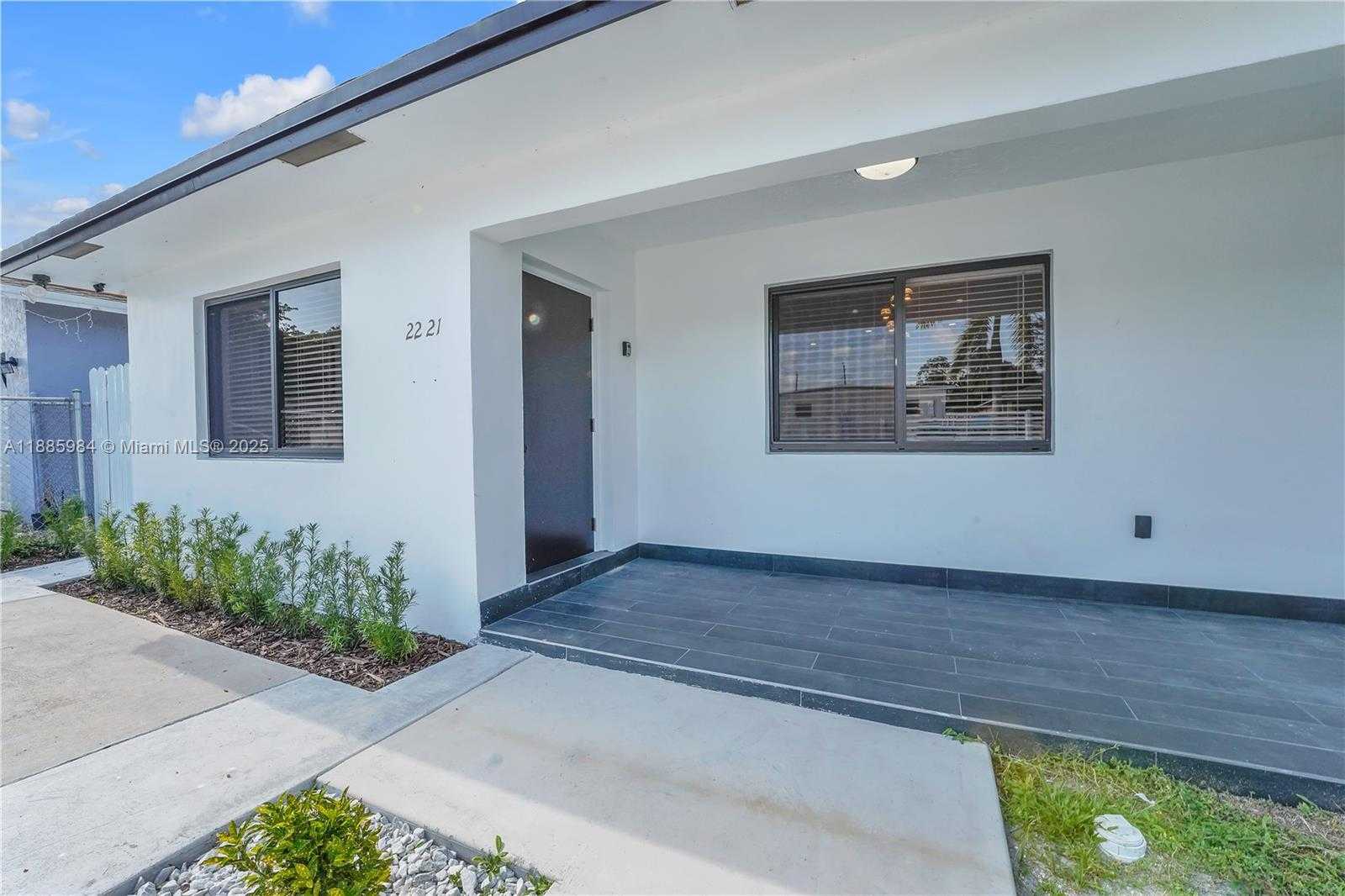 Small Image of 2221 CHARLESTON ST, Hollywood Number 2