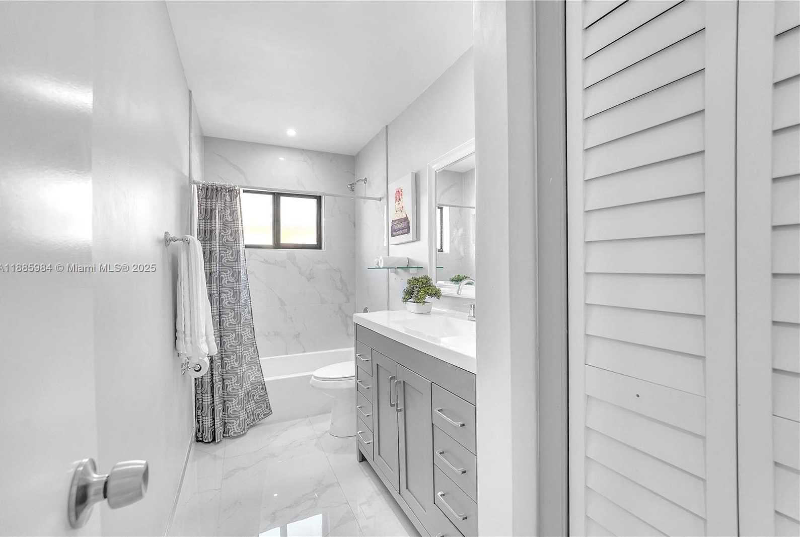 Small Image of 2221 CHARLESTON ST, Hollywood Number 23