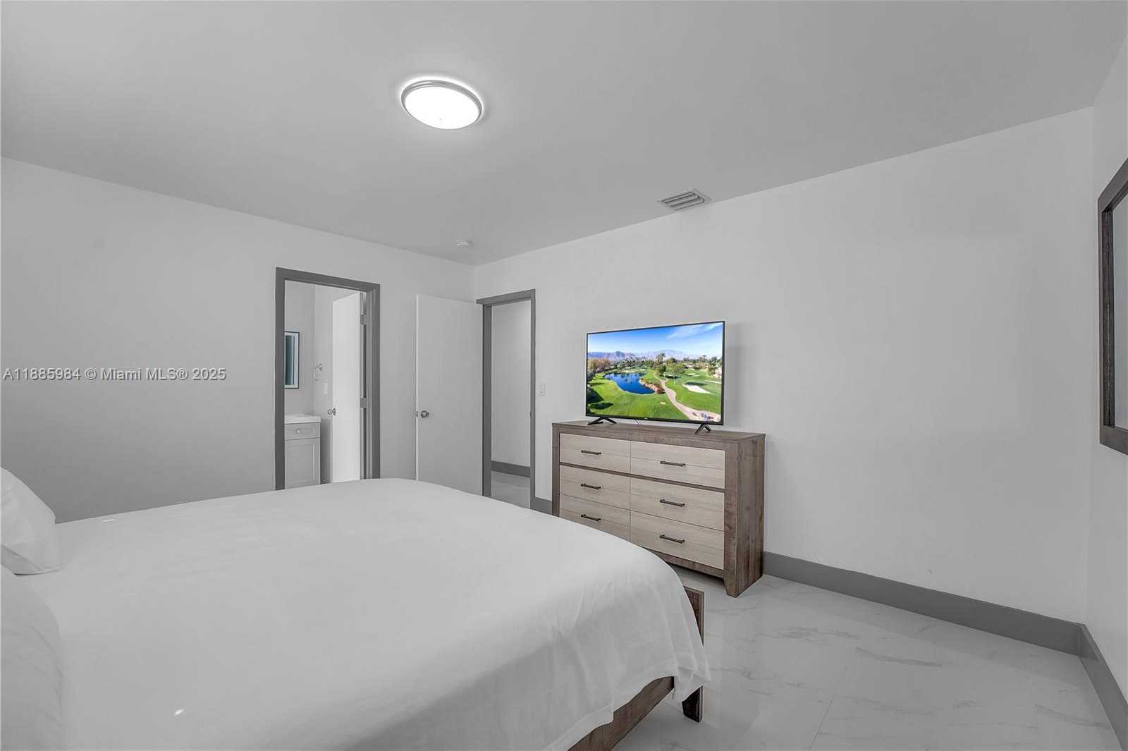 Small Image of 2221 CHARLESTON ST, Hollywood Number 6