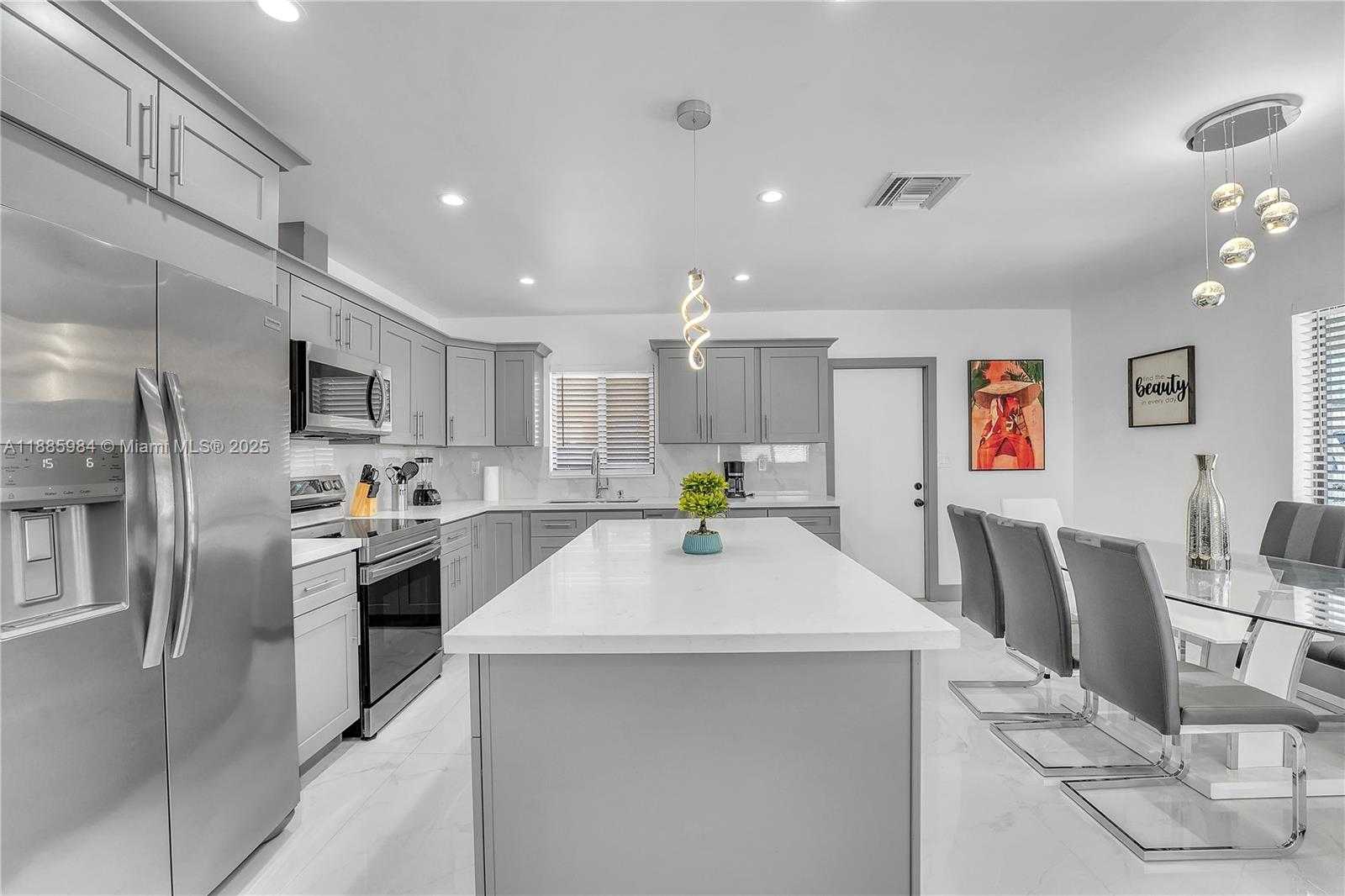 Small Image of 2221 CHARLESTON ST, Hollywood Number 8