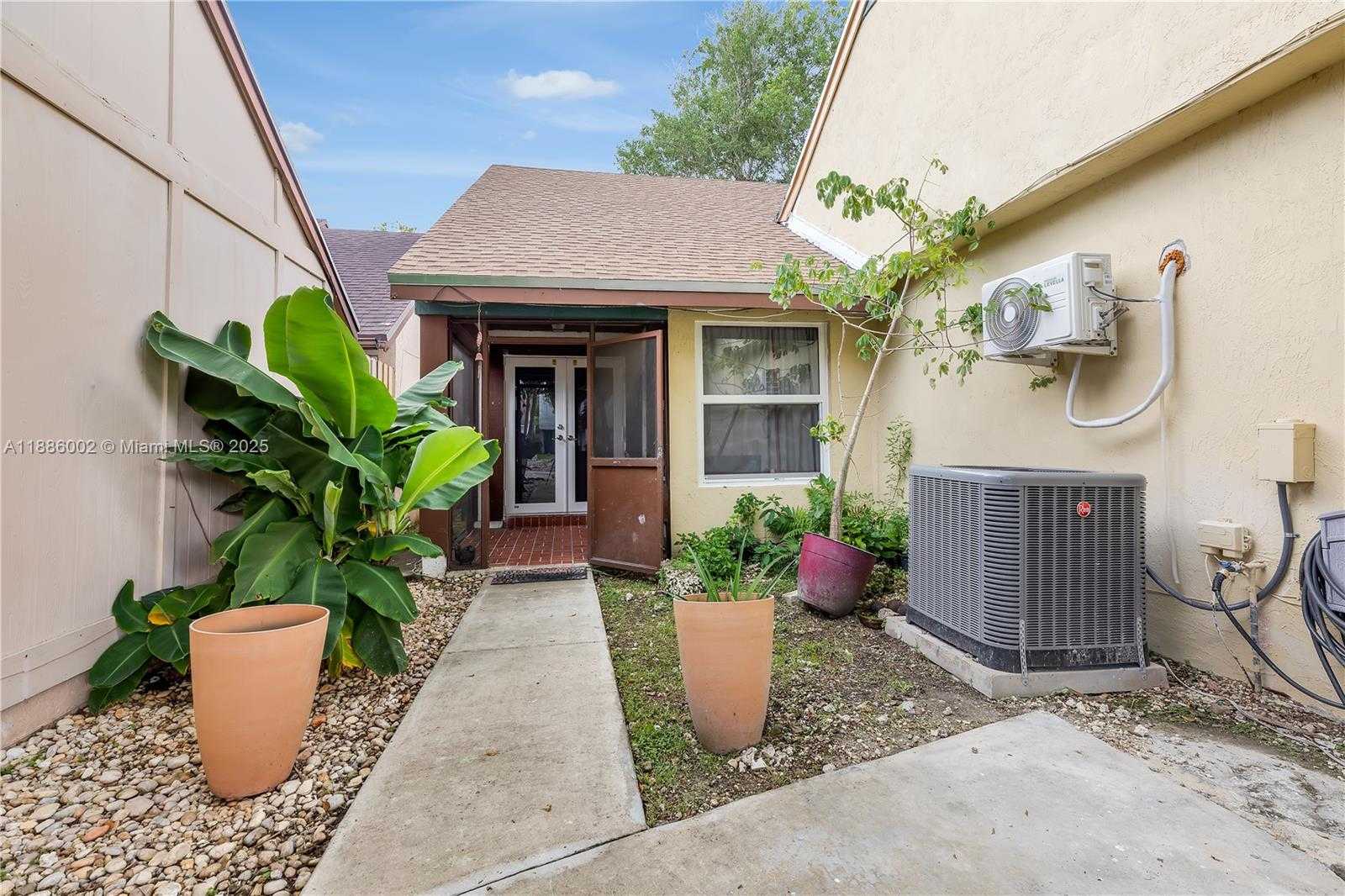 Small Image of 1467 MARTIN CT, Homestead Number 2