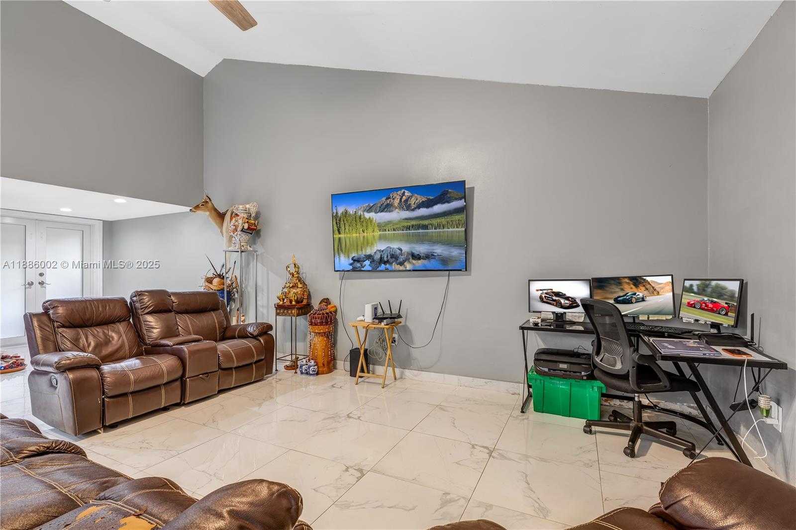 Small Image of 1467 MARTIN CT, Homestead Number 4