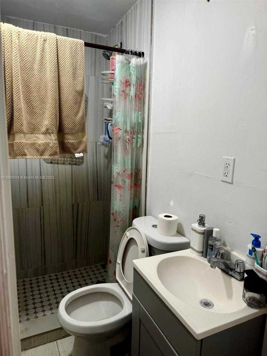 Small Image of 19611 NORTH WEST 47TH AVE, Miami Gardens Number 10