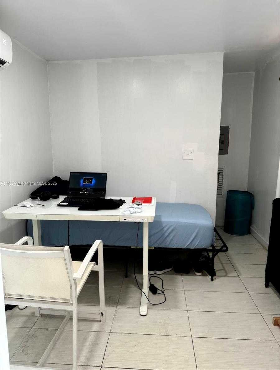 Small Image of 19611 NORTH WEST 47TH AVE, Miami Gardens Number 15