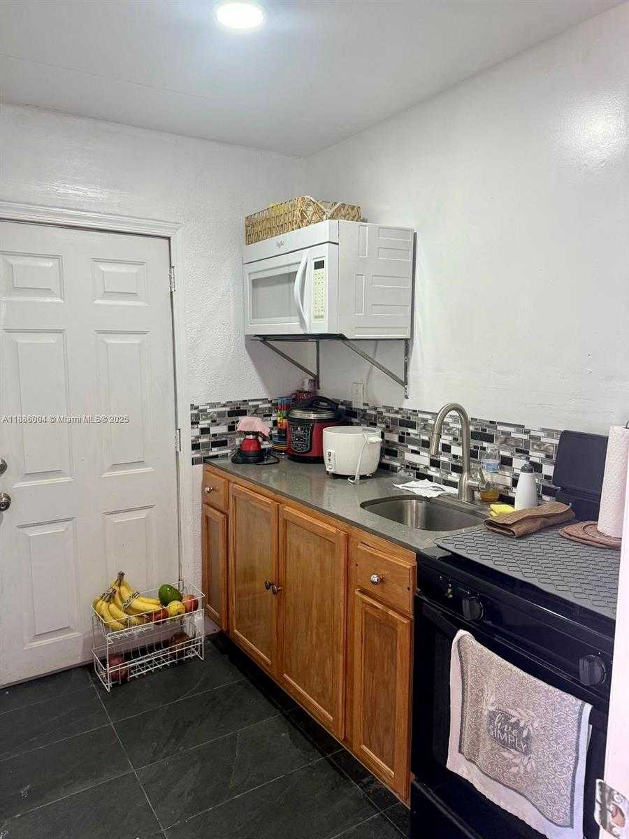 Small Image of 19611 NORTH WEST 47TH AVE, Miami Gardens Number 19