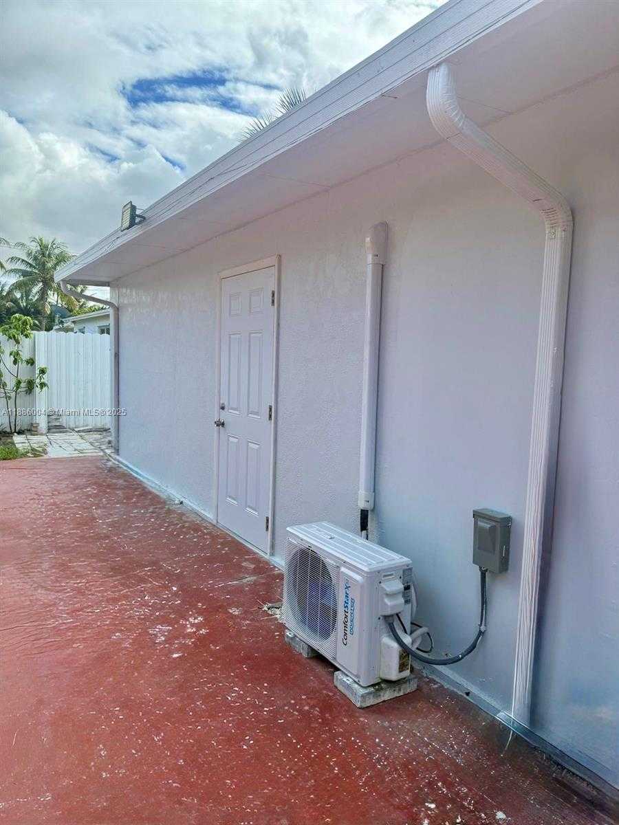 Small Image of 19611 NORTH WEST 47TH AVE, Miami Gardens Number 20