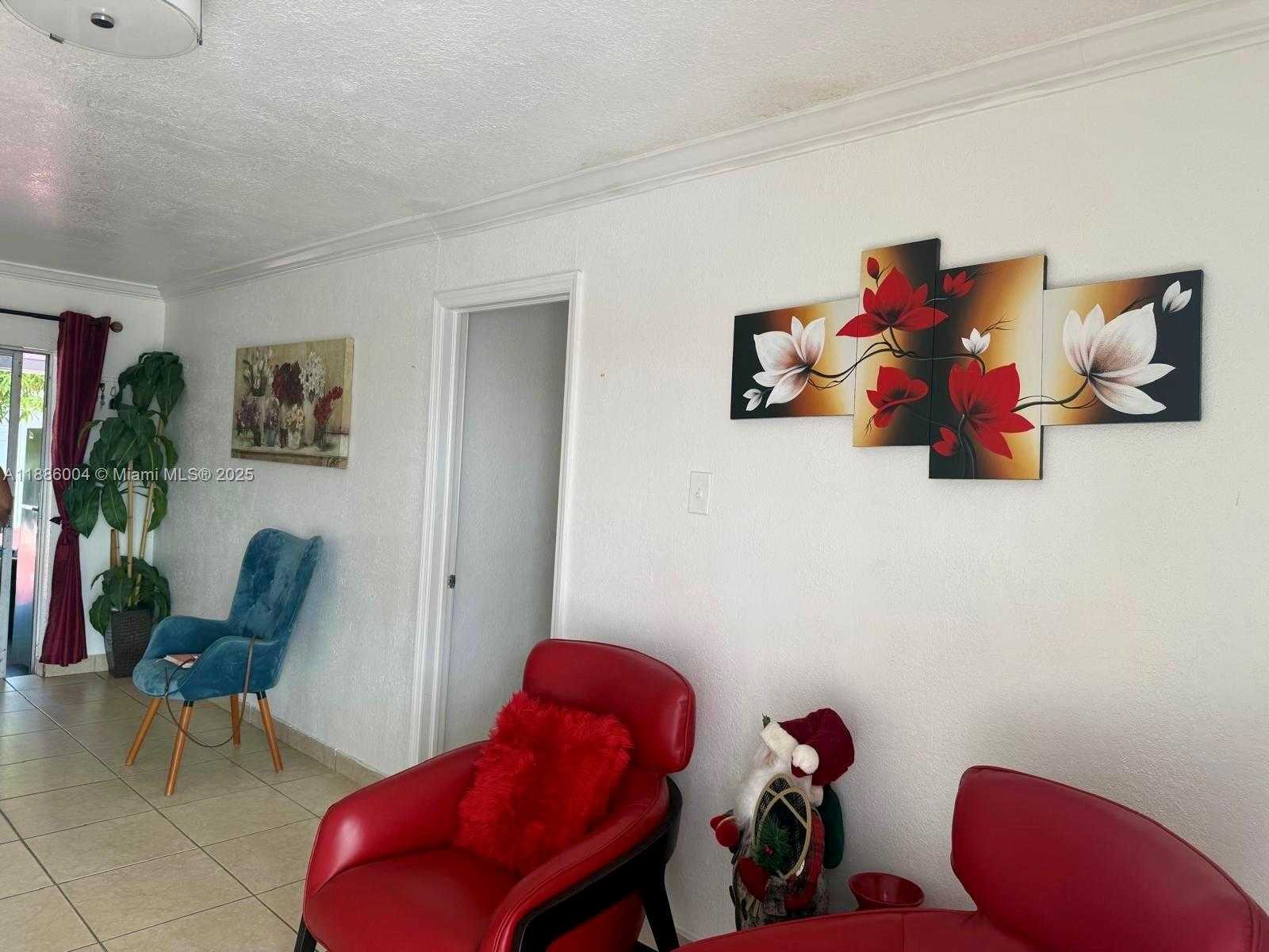Small Image of 19611 NORTH WEST 47TH AVE, Miami Gardens Number 3