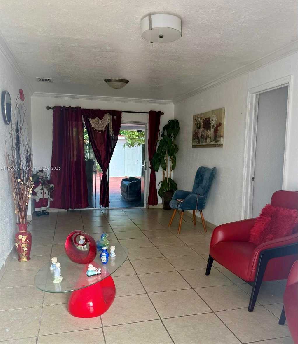 Small Image of 19611 NORTH WEST 47TH AVE, Miami Gardens Number 4