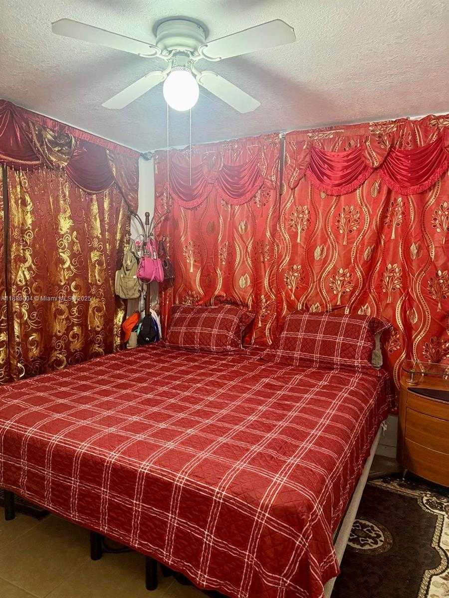 Small Image of 19611 NORTH WEST 47TH AVE, Miami Gardens Number 6