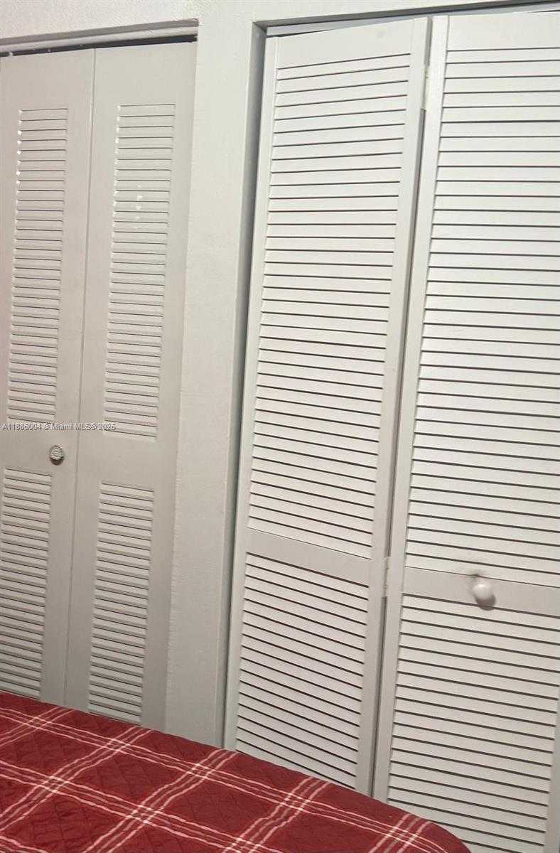 Small Image of 19611 NORTH WEST 47TH AVE, Miami Gardens Number 7