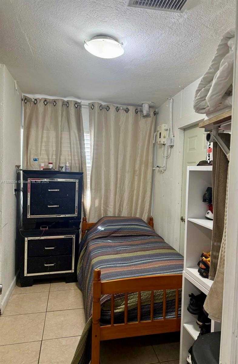 Small Image of 19611 NORTH WEST 47TH AVE, Miami Gardens Number 9