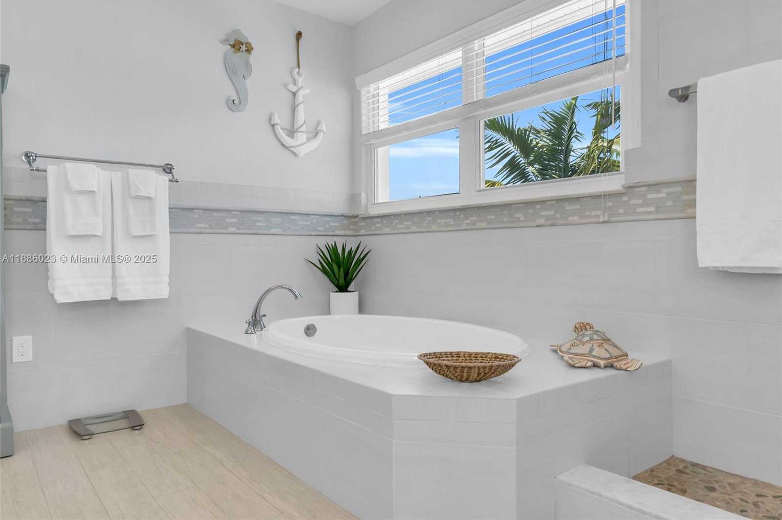 Small Image of 511 4TH ST, Key Colony Number 15