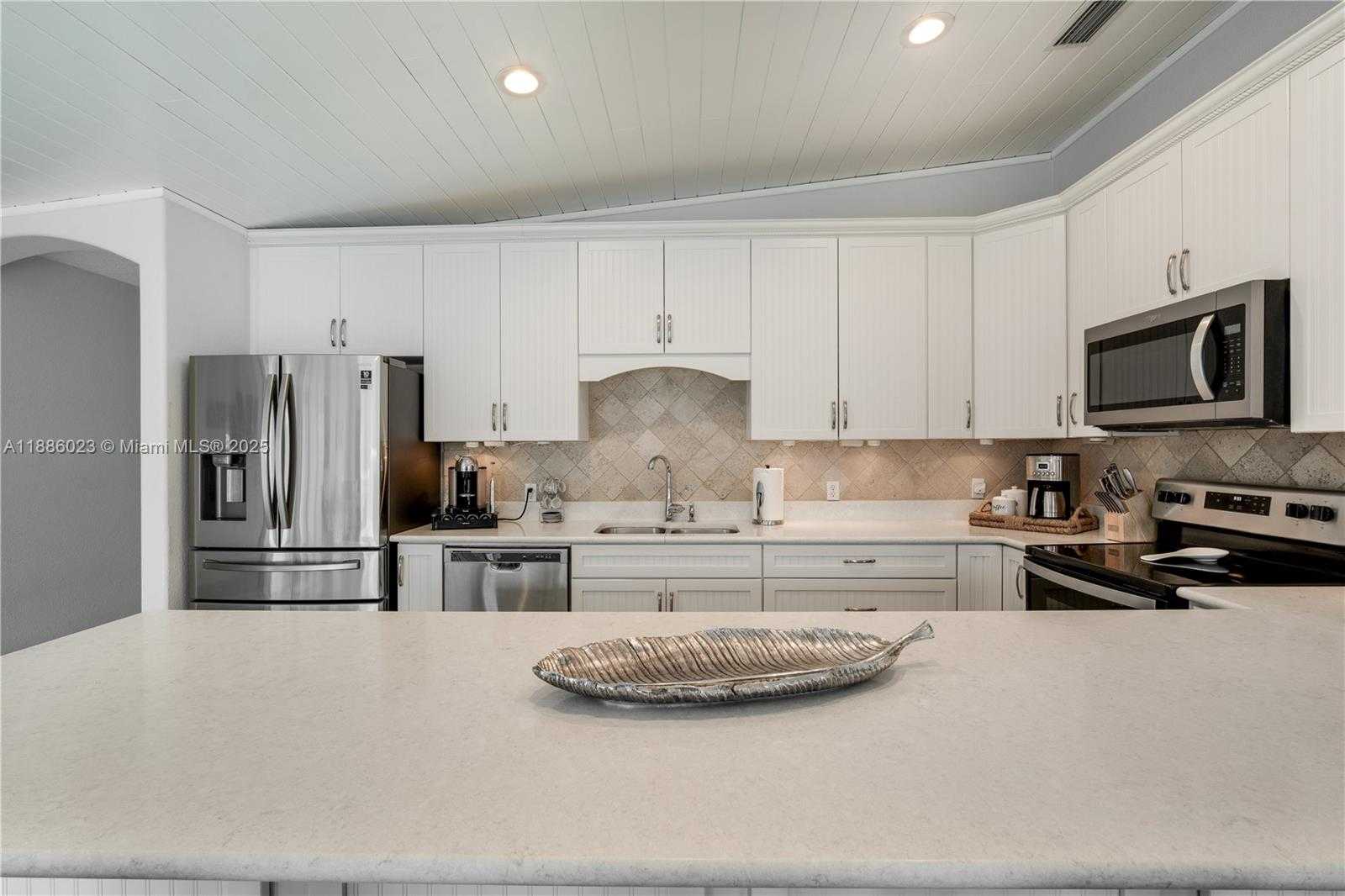 Small Image of 511 4TH ST, Key Colony Number 4