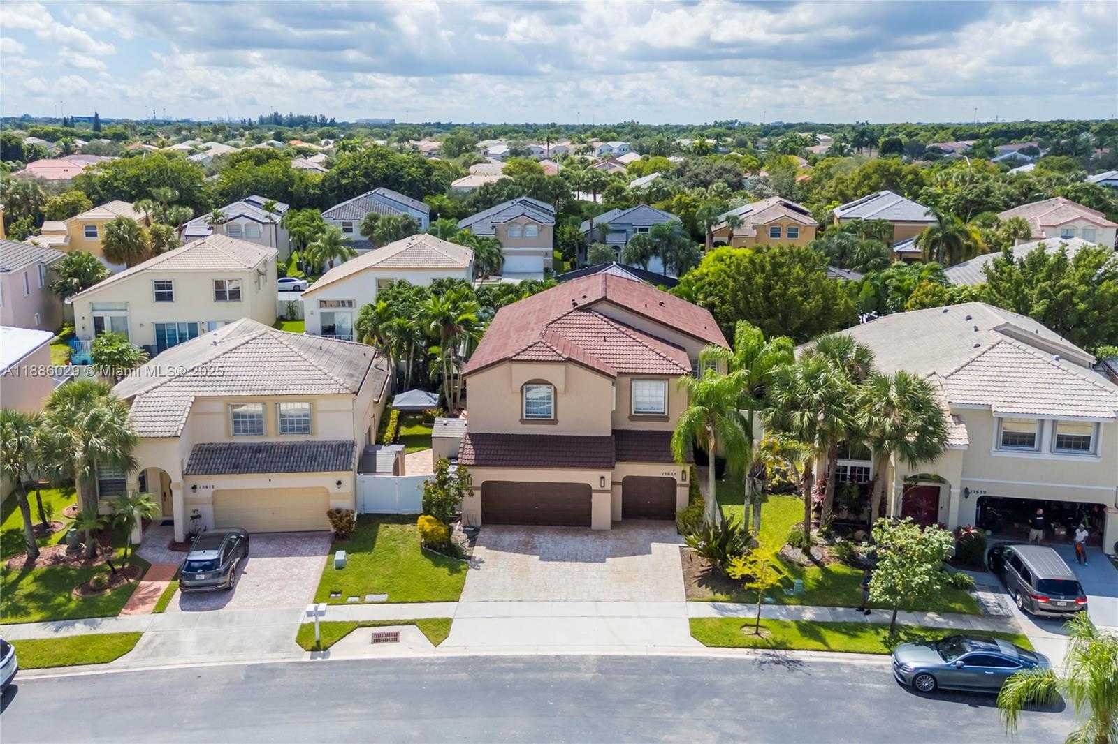 Small Image of 15620 NORTH WEST 12TH PL, Pembroke Pines Number 32