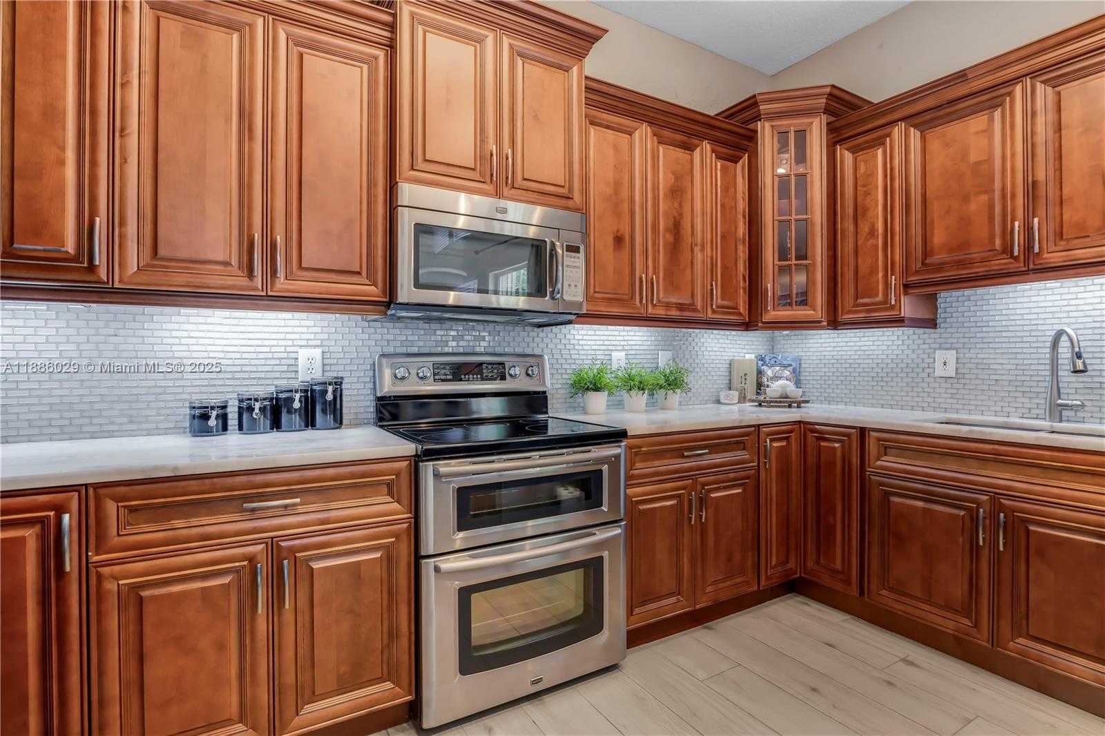 Small Image of 15620 NORTH WEST 12TH PL, Pembroke Pines Number 9