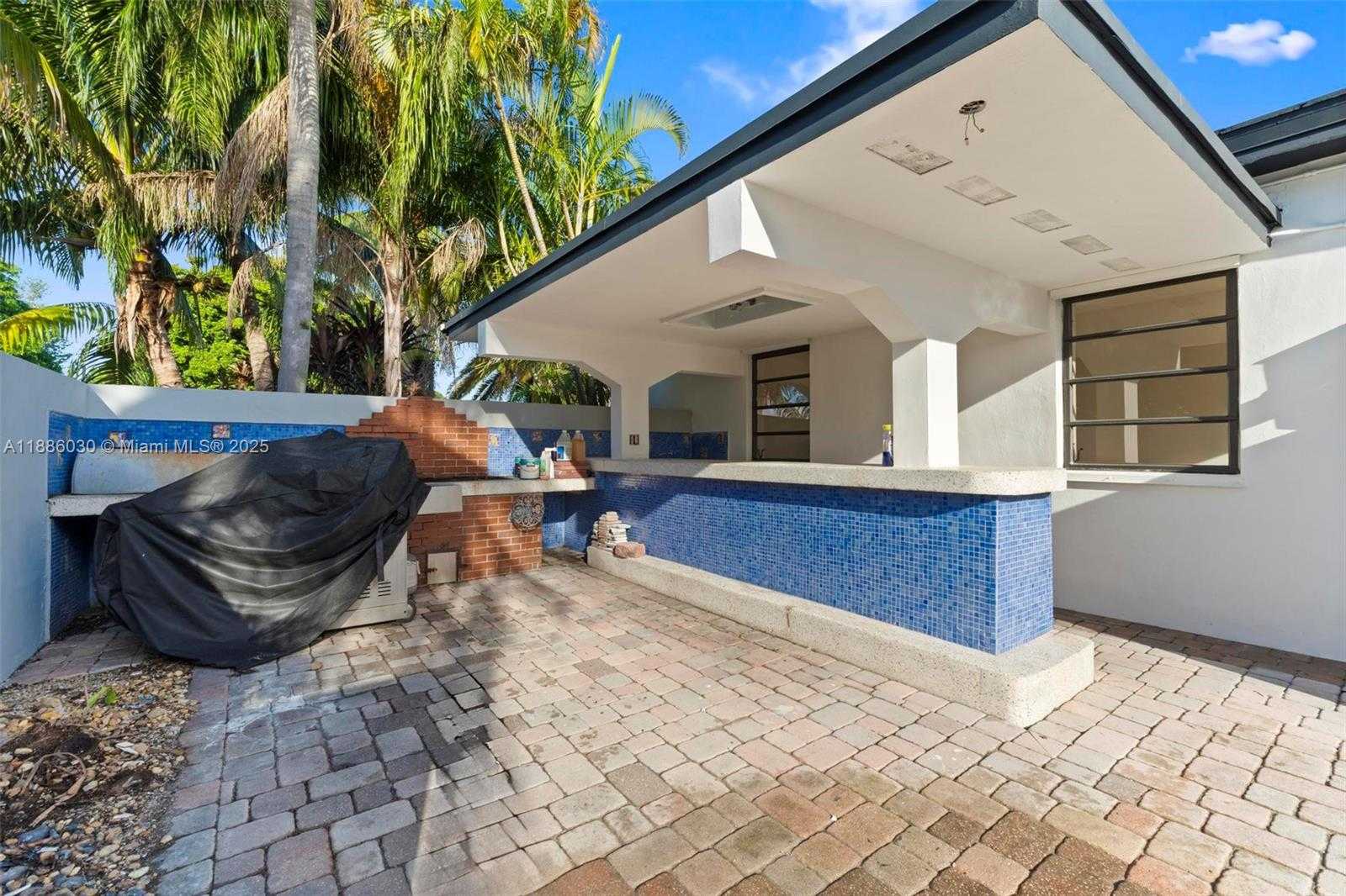 Small Image of 705 EAST 9TH LN, Hialeah Number 17