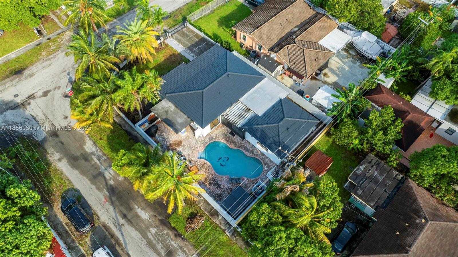Small Image of 705 EAST 9TH LN, Hialeah Number 33