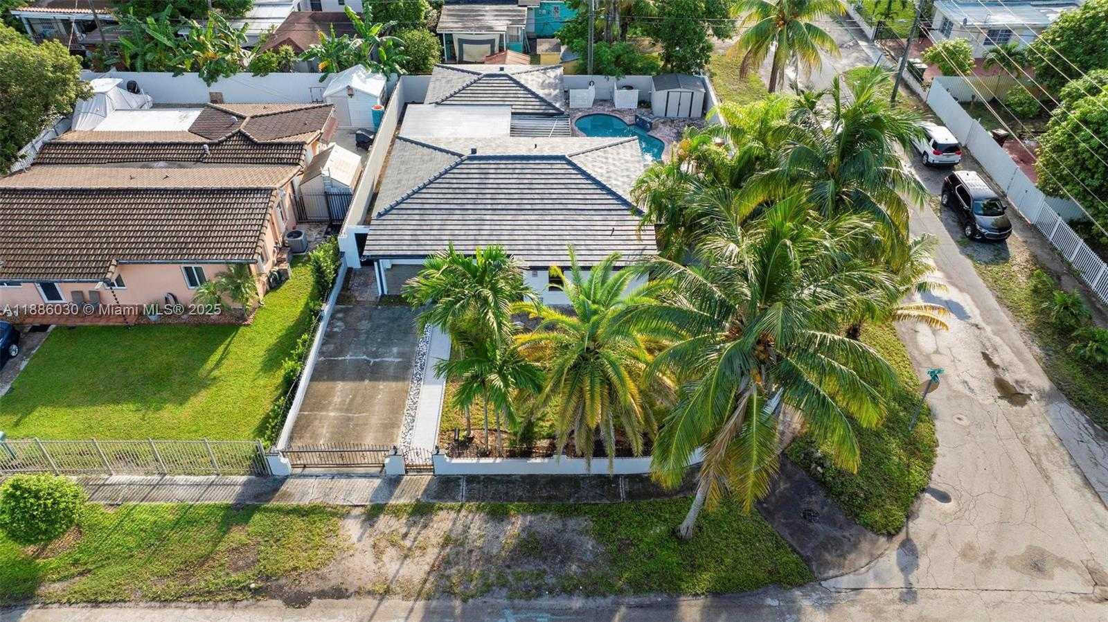 Small Image of 705 EAST 9TH LN, Hialeah Number 35