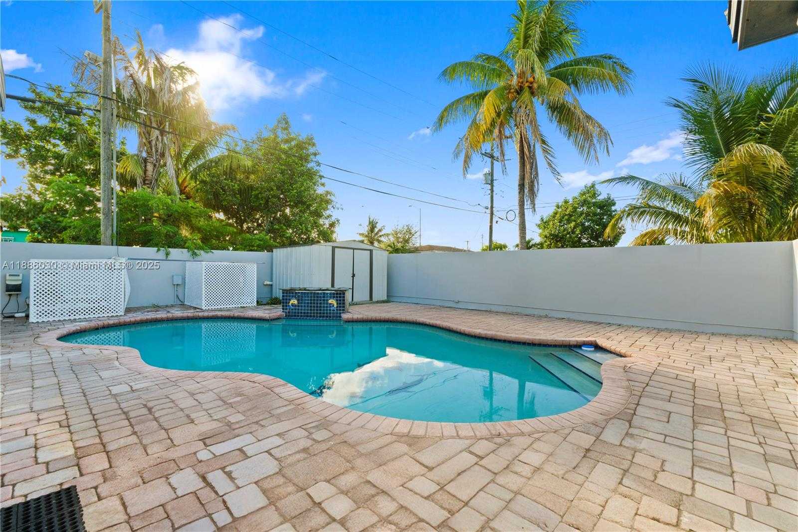 Small Image of 705 EAST 9TH LN, Hialeah Number 36