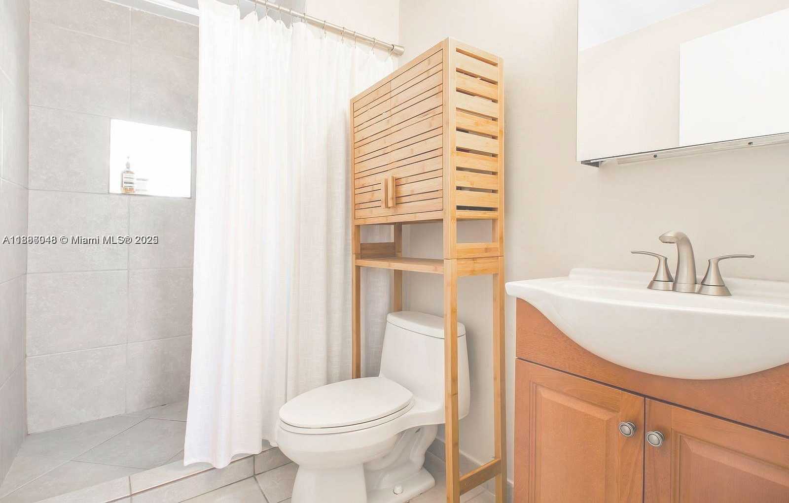 Small Image of 827 NORTH EAST 140TH ST, North Miami Number 12