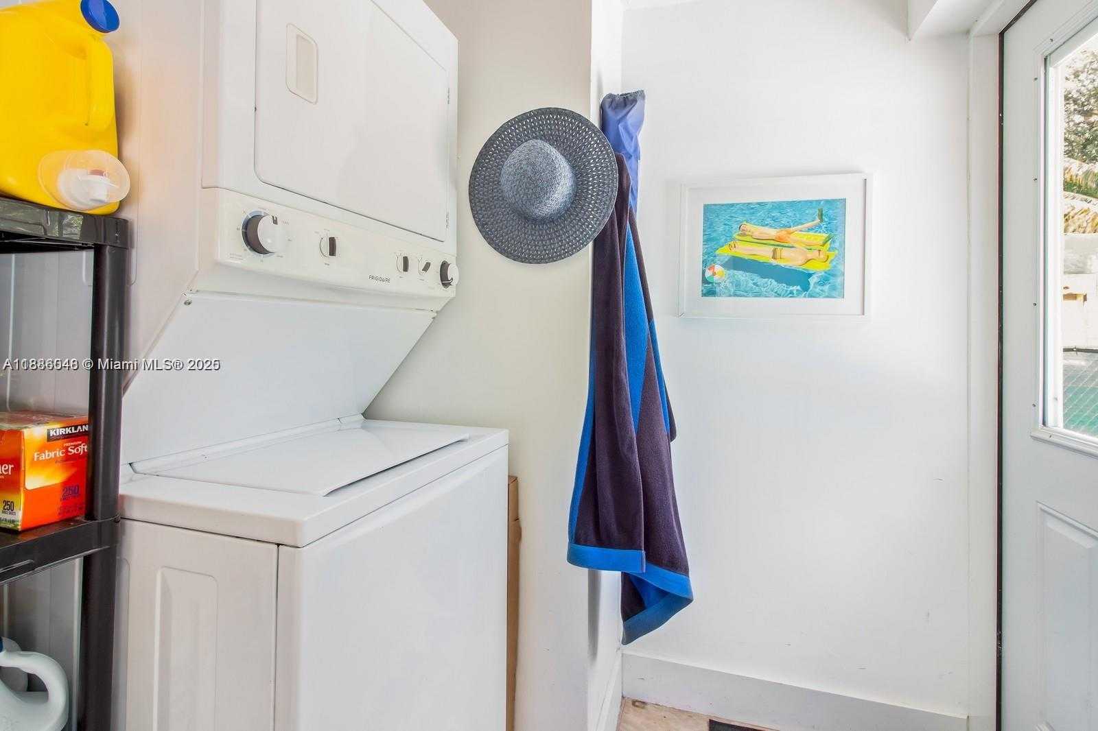 Small Image of 827 NORTH EAST 140TH ST, North Miami Number 17