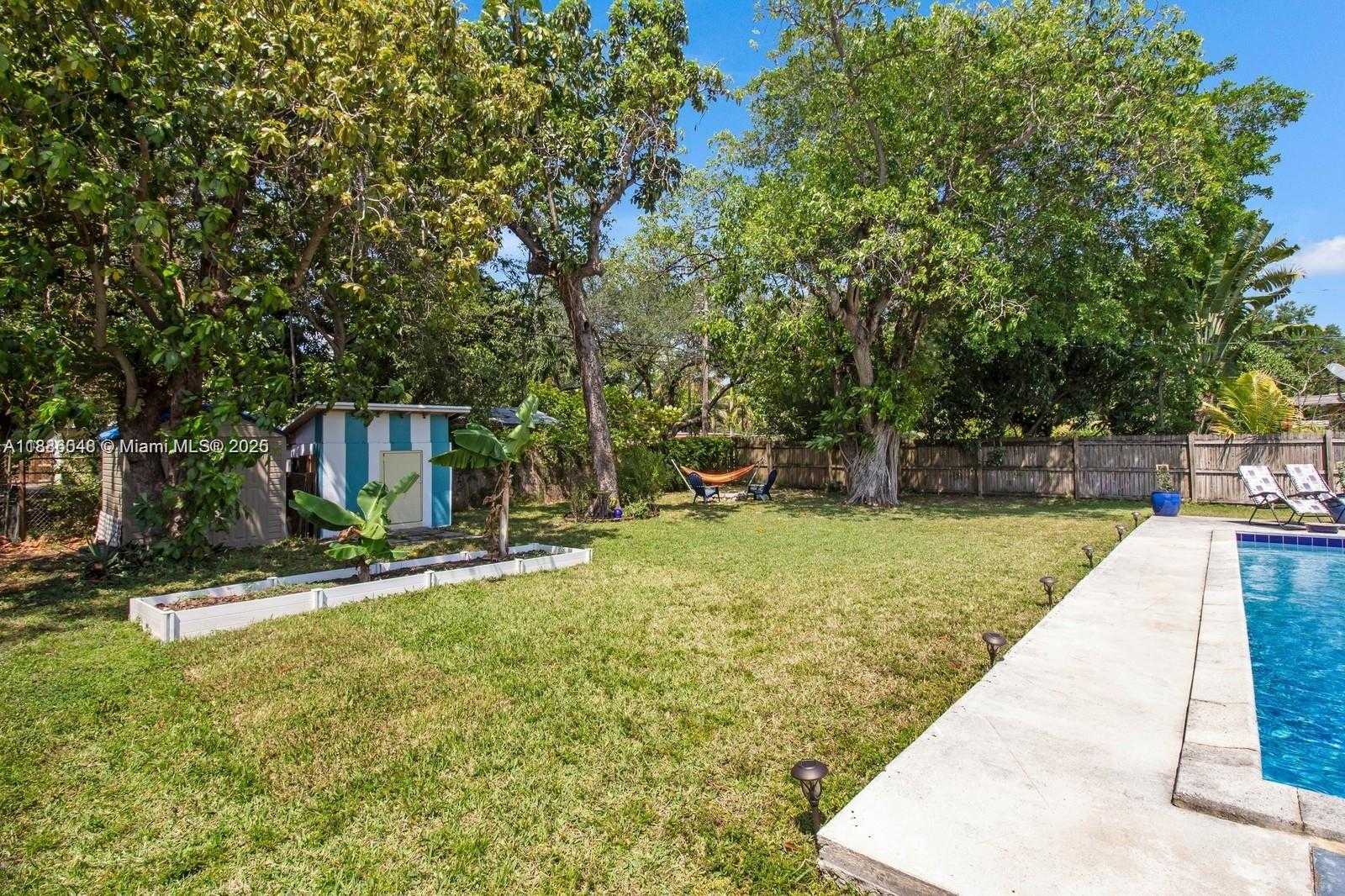 Small Image of 827 NORTH EAST 140TH ST, North Miami Number 18