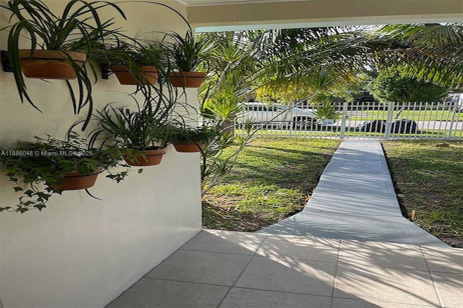 Small Image of 827 NORTH EAST 140TH ST, North Miami Number 20