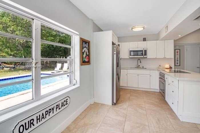 Small Image of 827 NORTH EAST 140TH ST, North Miami Number 7