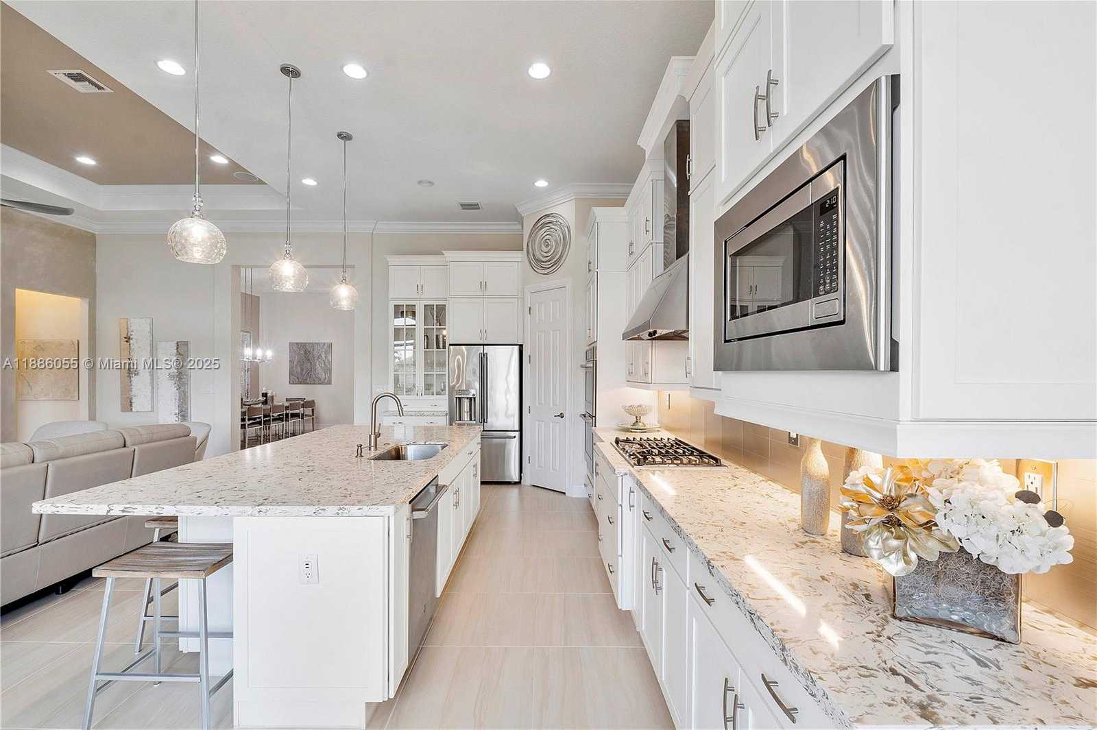 Small Image of 11943 SOUTH LEON CIR N, Parkland Number 17